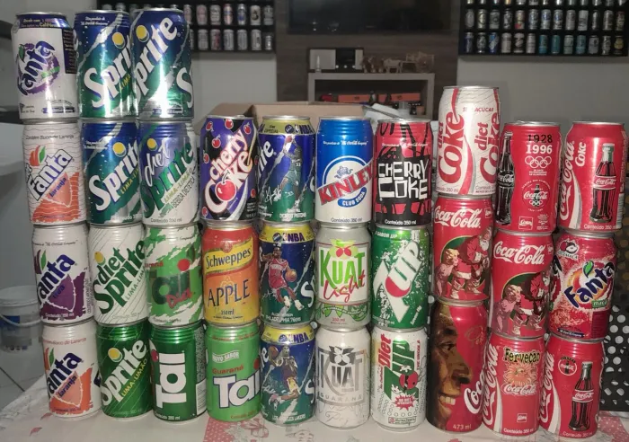 Coleção de latas coca cola antigas