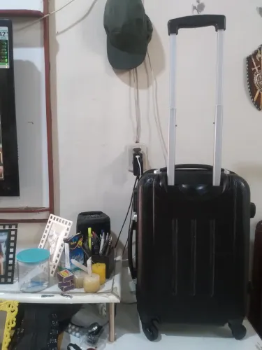 Vendo uma mala de material rígido de bordo de 10kg