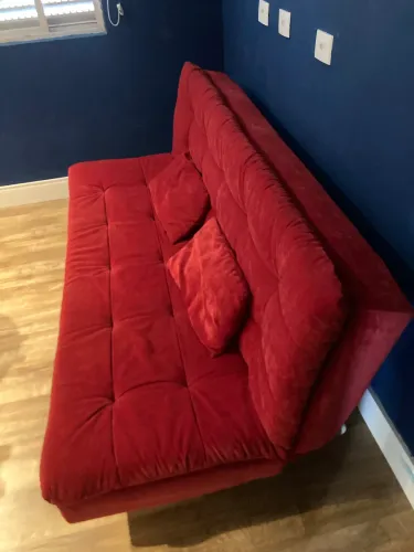 Sofá cama vermelho (reclinável, confortável, 3 lugares mas compacto)