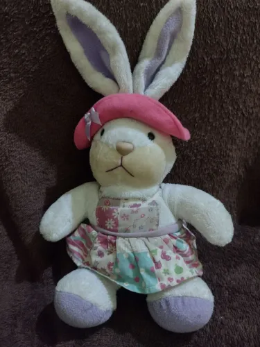 Coelha de Pelúcia Comtex c/ Vestido Floral - Decoração/Brinquedo