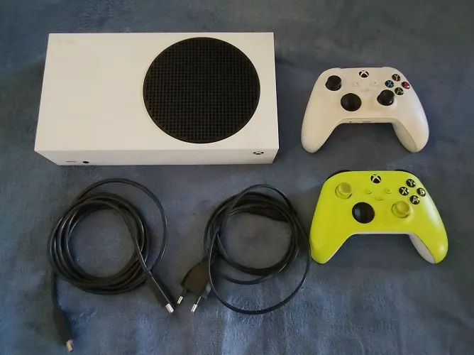 XBox Series S 512 GB<br>Excelente Estado - 2 Controles Originais<br>