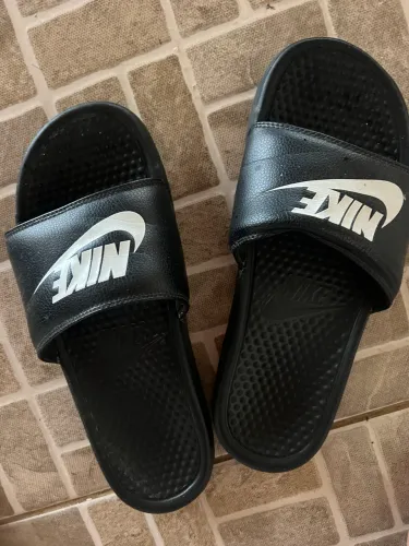 Vendo sandália Nike