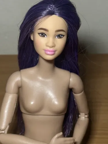 Barbie boneca  231 fashionista mtm made to move corpo diferente da cor da cabeça 