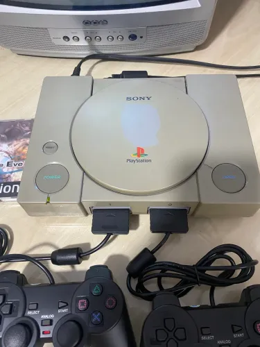 PlayStation 1 (PS1) Fat 2 Controles cabos + 5 Jogos