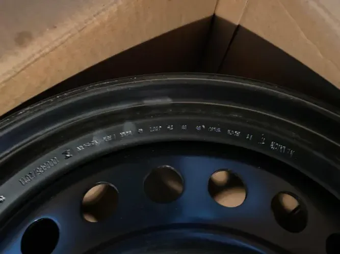 Rodas de ferro originais novas Nissan Kicks aro 16.