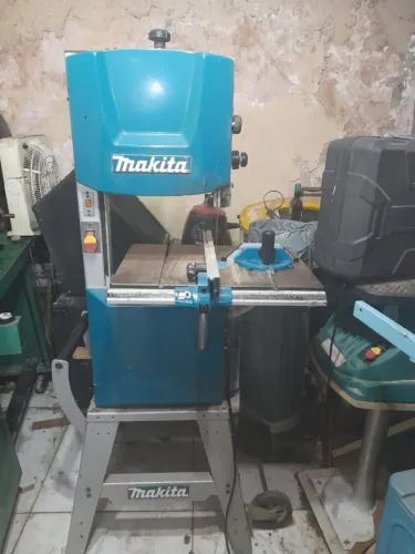 Serra de fita Makita