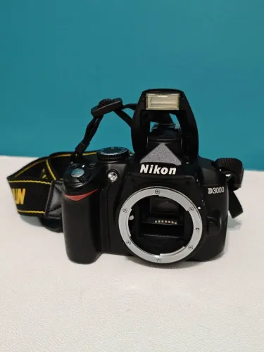 Nikon D3000 + Lente 18-55mm VR (Estabilizada) - Perfeita p/ Iniciantes