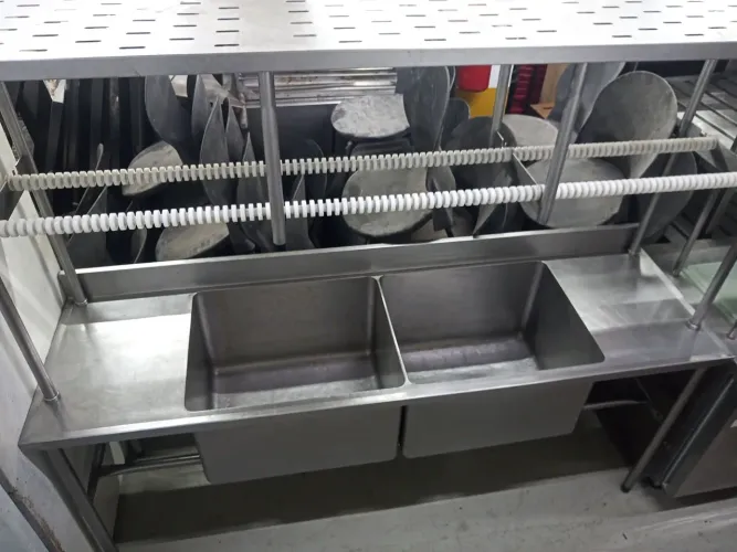 Pia dupla Macom com escorredor toda em inox 