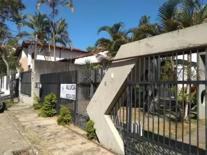 Casa para aluguel possui 180 metros quadrados com 4 quartos em Mata da Praia - Vitória - E
