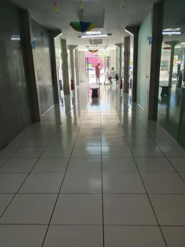 Alugo Salas comerciais na Serraria