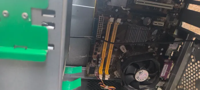 Retirada de peças computador 