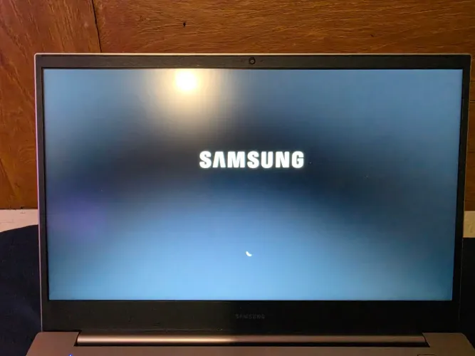 Samsung Book E30 i3 10TH GEN 4GB de RAM 256SSD