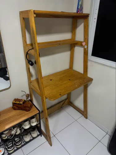 MESINHA DE QUARTO EM MADEIRA. EM PERFEITO ESTADO!