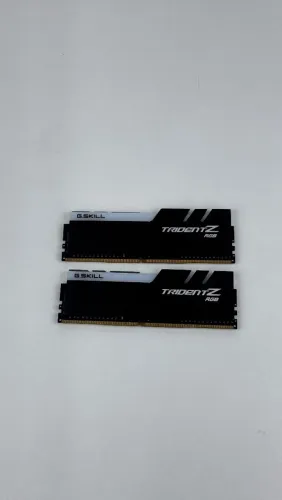 Memória RAM G.Skill Trident Z RGB DDR4 16GB 3600Mhz CL17 F4-3600C17Q-32GTZR