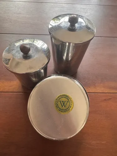 03 recipientes em inox com tampas tamanhos: 7 , 10 E 13 CM - Marca Wolf