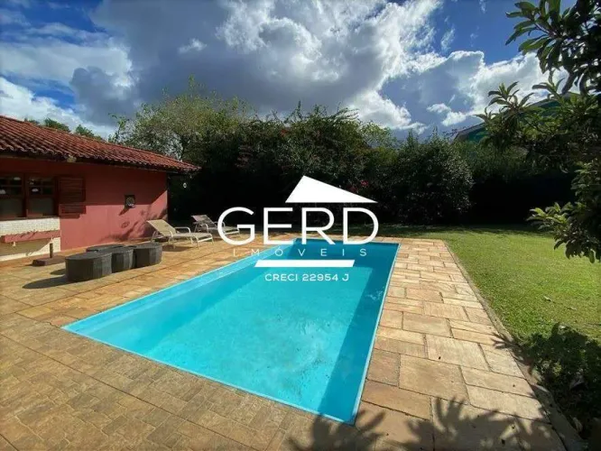 Casa Térrea à Venda na Granja Viana  3 Suítes, Terreno 1.000m², Piscina | Carapicuíba
