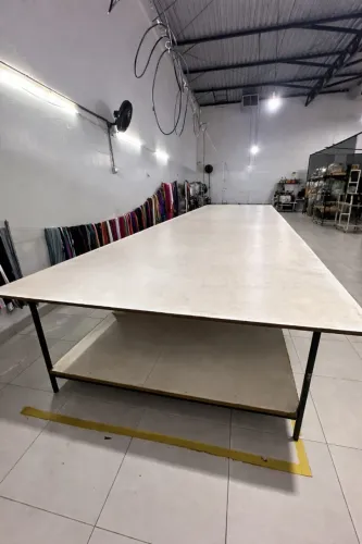 MESA DE CORTE 9C X 2L X 1A METALON 20X20