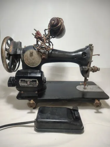 Máquina de Costura Singer Antiga ( Leia a descrição )