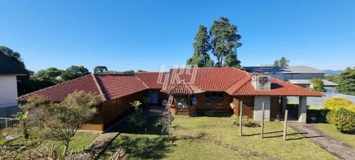 CASA com 4 dormitórios à venda com 288m² por R$ 2.640.000,00 no bairro Tingui - CURITIBA /