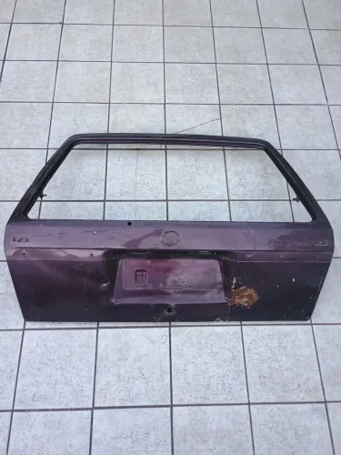 Volkswagen Parati tampa traseira para recuperar