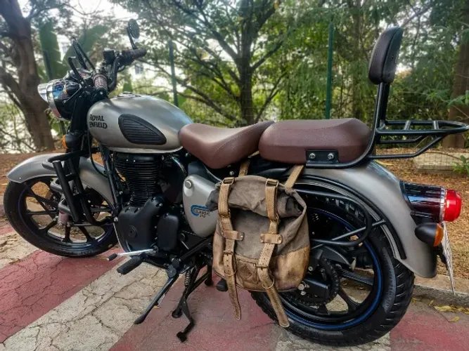 Royal Enfield Classic 350 Gunmetal Grey 23/24 - Baixo KM + Acessórios