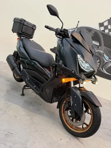 X MAX 250 2023