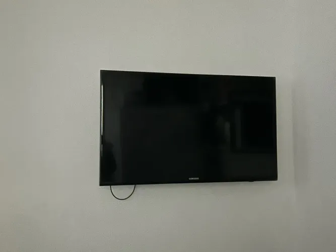Tv Samsung 32 polegadas - não é smart - muito nova