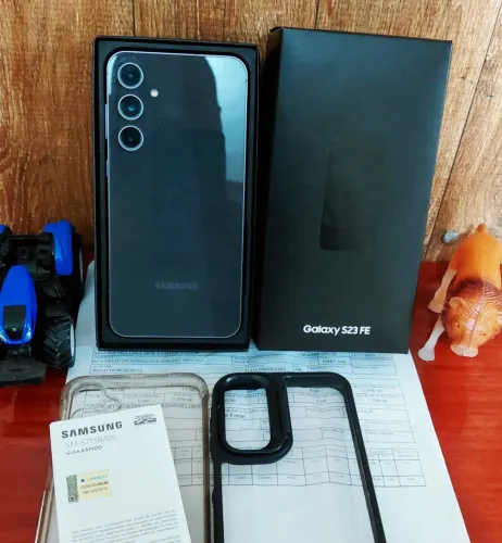 Galaxy 23 FE 5G//256 GB//Filma 8K//NFC//I.A//Completo com NF!!