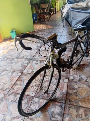 Bicicleta caloi 10 alumínio leve e bem conservada tudo ok