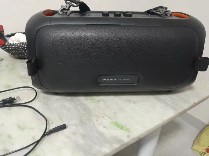 Vendo JBL partybox on to go