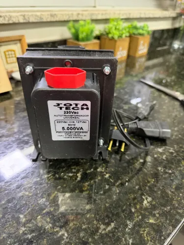 Autotransformador JOTA TECH 5000VA Bivolt 127V/220V Conversor 2.000W Ar Geladeira