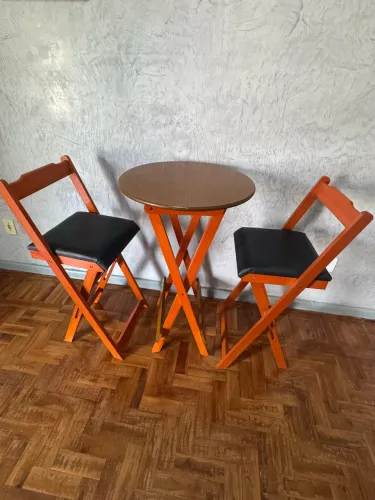 Mesa para duas pessoas, ideal para varandas