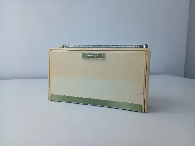 RÁDIO PORTÁTIL VINTAGE Sharp - CLÁSSICO ANOS 70/80