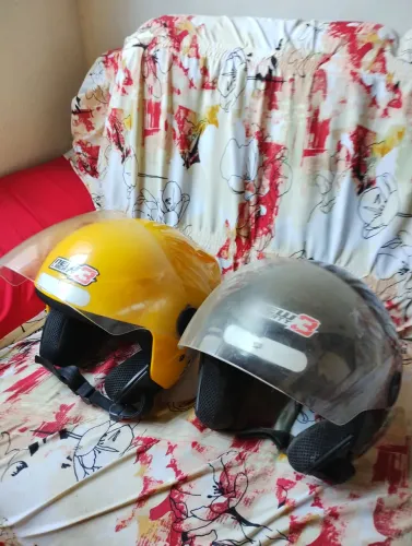 Vendo 2 capacetes pro tork, usados.
