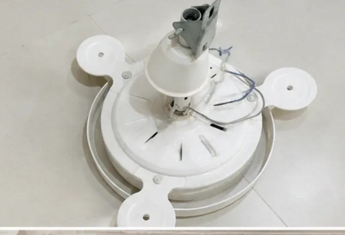     Base/motor (parece de ventilador/exaustor/lustre)