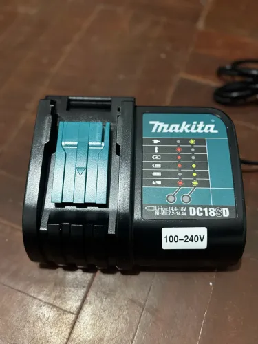 ? Carregador Makita DC18SD Original - Bivolt Automático (100-240V) ?