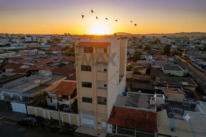 Cobertura Duplex com 2 Suítes à Venda em Passos, MG! Localização e Vista Privilegiadas!