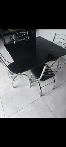 Mesa com 4 cadeiras