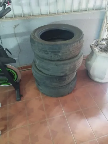 Par de Pneus Meia Vida 195/60 R15 (Comforser / Zmax)