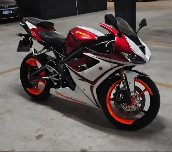 Triumph Daytona 675 personalizada 