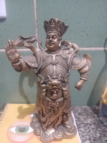 Peça em bronze linda 