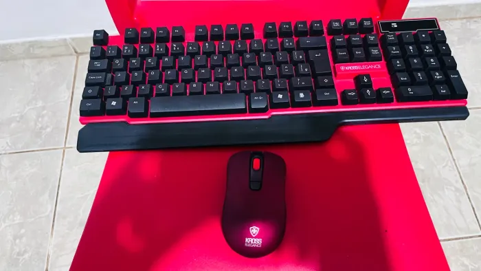 Teclado e mouse sem fio