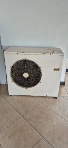 Ar Condicionado 22.000 BTU/h quente e frio - funcionando perfeitamente - com 4m de cobre