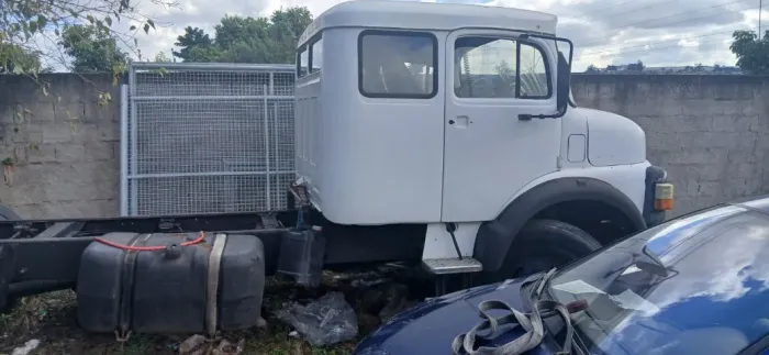 Mercedes Benz 1525 ano 1989 no chassis trucado documento caçamba