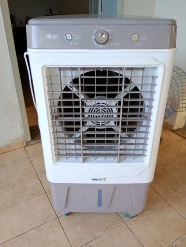 Vendo climatizador 50 litros Climat, Hot Sat. Semi novo. Motivo: tenho dois.