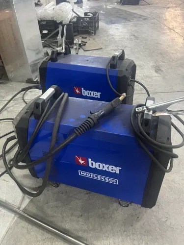 2 Máquinas de Solda MIG Boxer