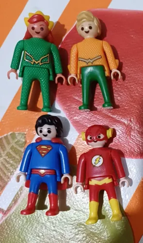 Kinder Ovo: Mera, Aquaman, Superman, Flash