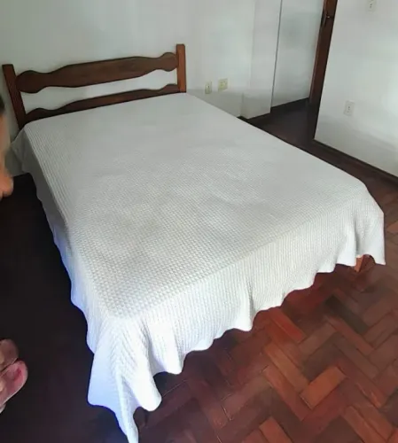 Cama de casal com colchão ortopédico