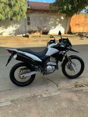 Honda xre conservada pra vender rápido 