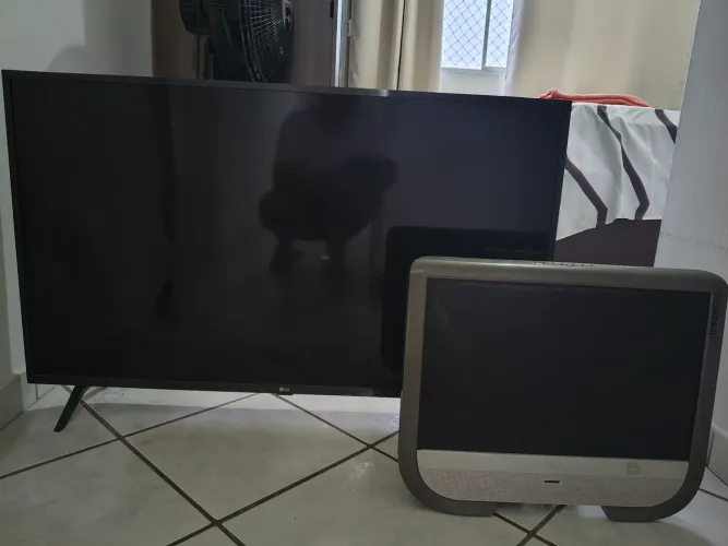 Tv 43 LG com tela quebrada + monitor TV AOC com defeito